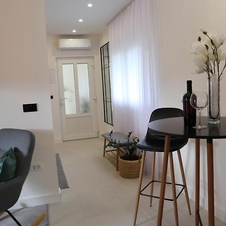 Flora Studio Apartments โคเรนนิซา ภายนอก รูปภาพ