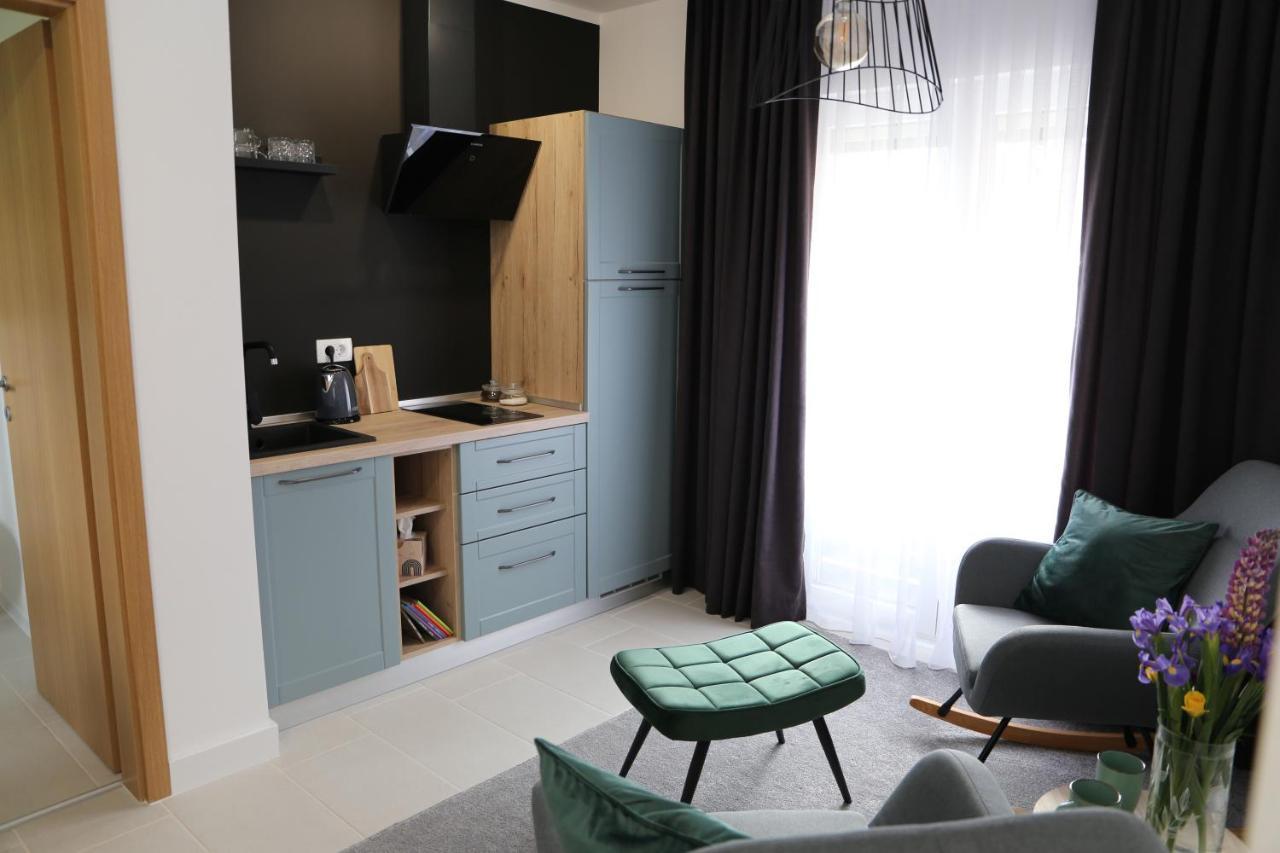 Flora Studio Apartments โคเรนนิซา ภายนอก รูปภาพ