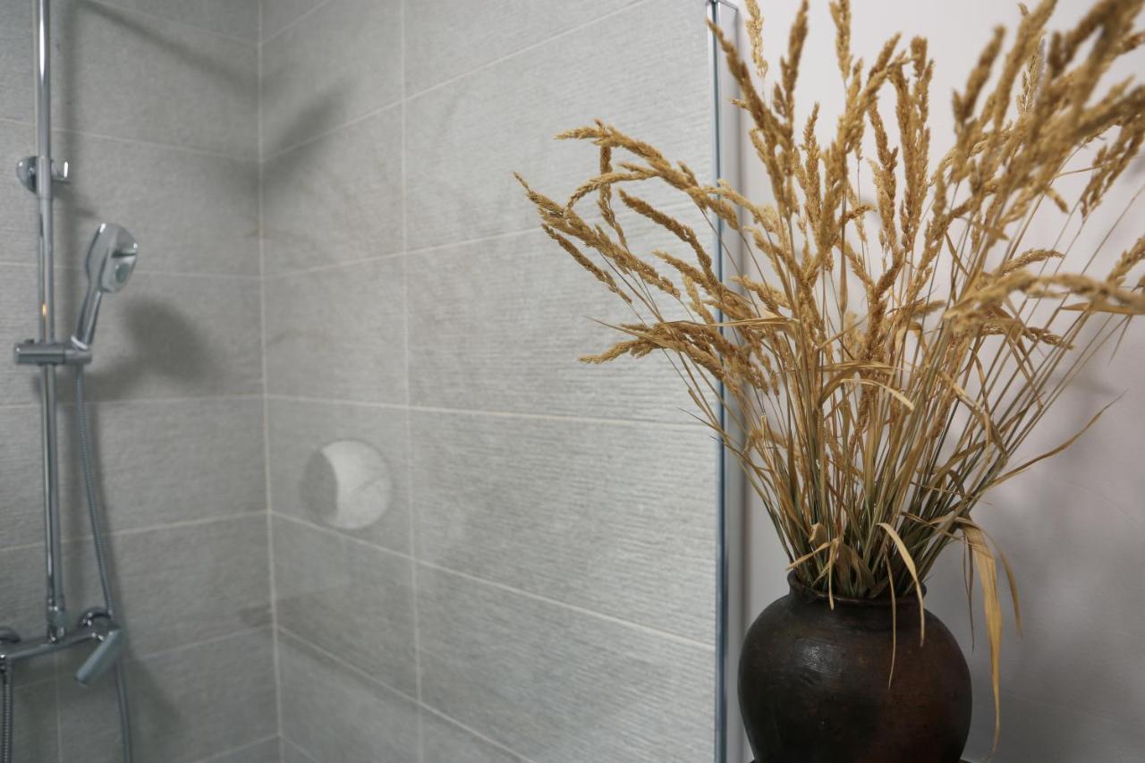 Flora Studio Apartments โคเรนนิซา ภายนอก รูปภาพ