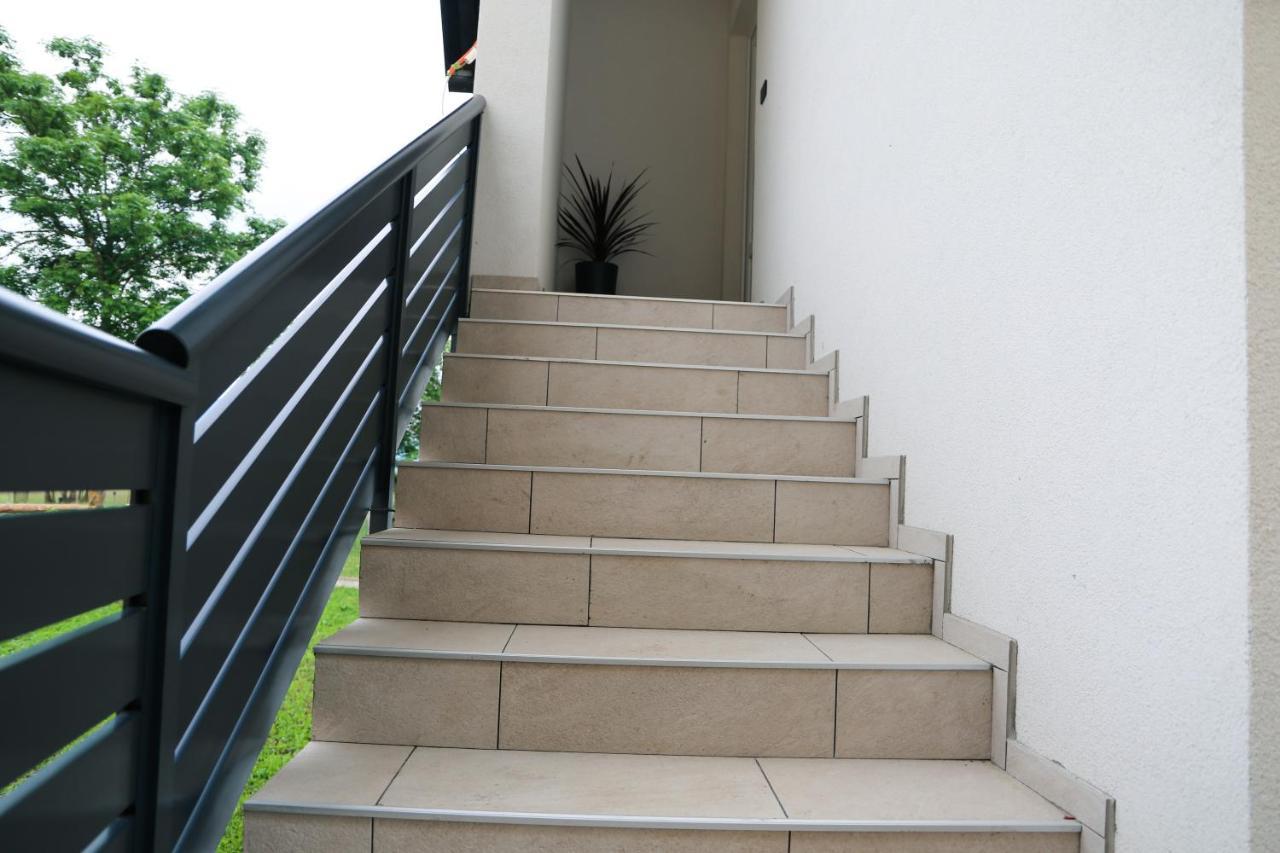 Flora Studio Apartments โคเรนนิซา ภายนอก รูปภาพ