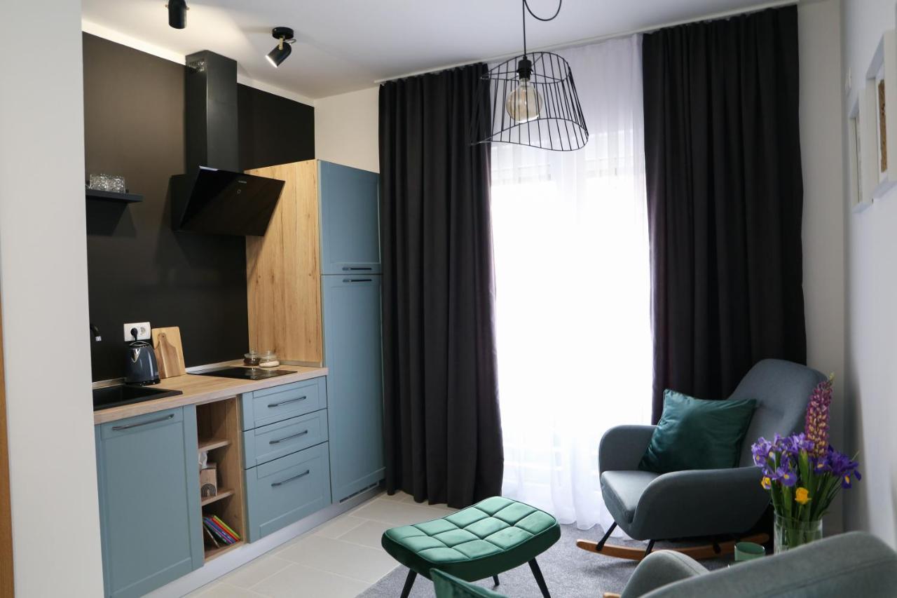 Flora Studio Apartments โคเรนนิซา ภายนอก รูปภาพ