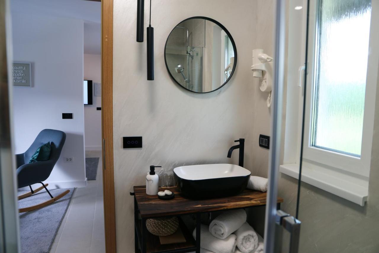 Flora Studio Apartments โคเรนนิซา ภายนอก รูปภาพ