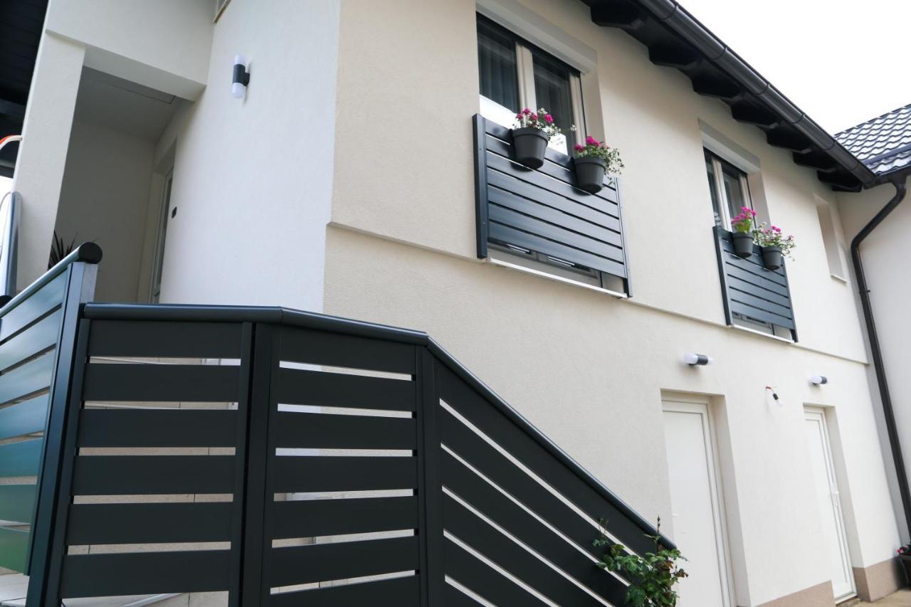 Flora Studio Apartments โคเรนนิซา ภายนอก รูปภาพ